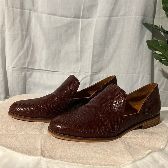 Lucky Ellopy Flat (Women) - Picture 2 of 8